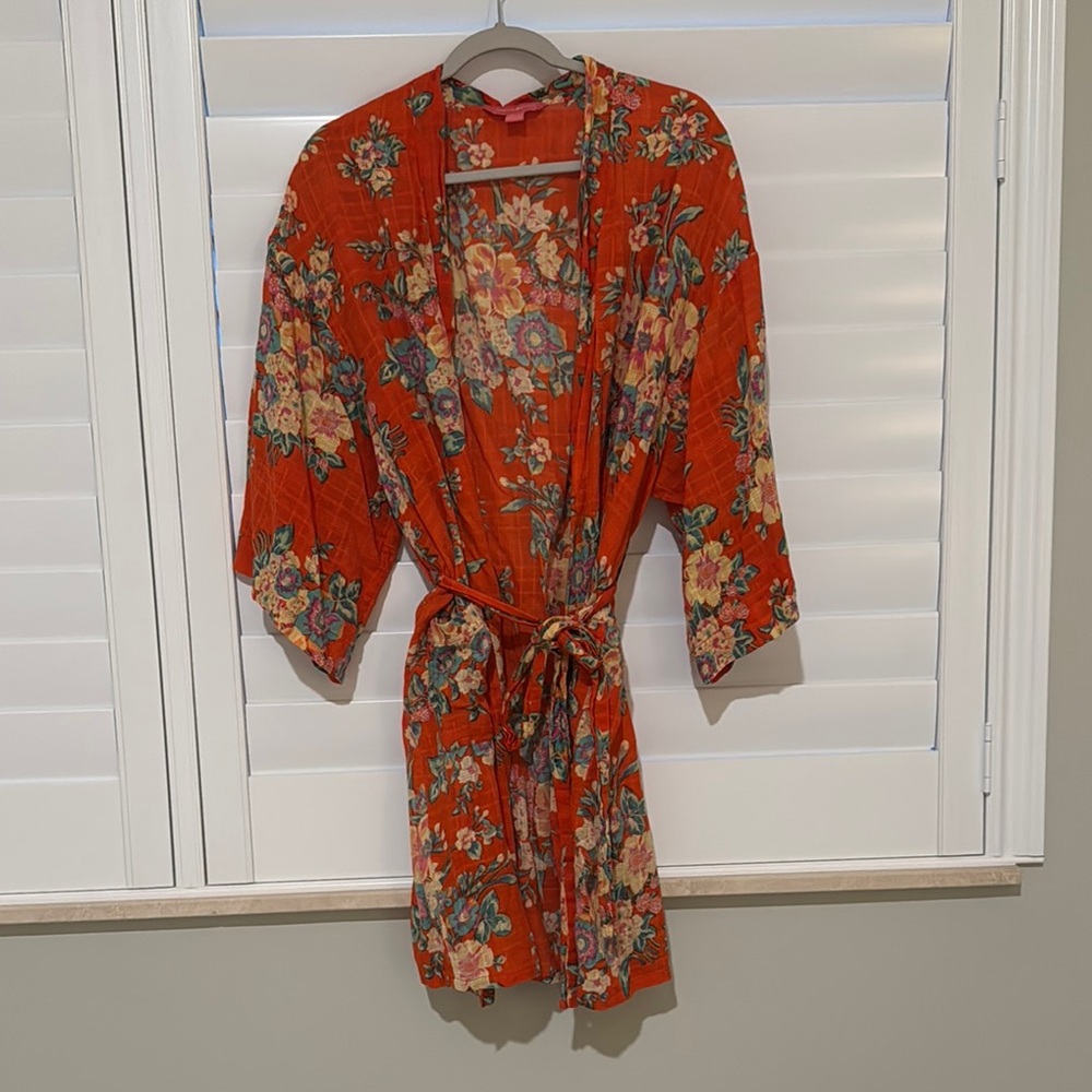 April Cornell red floral kimono cover up/robe size Large